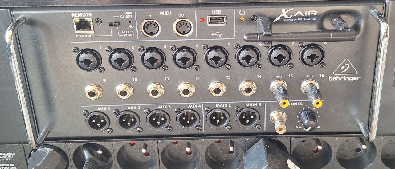 Mikser cyfrowy Behringer xr16