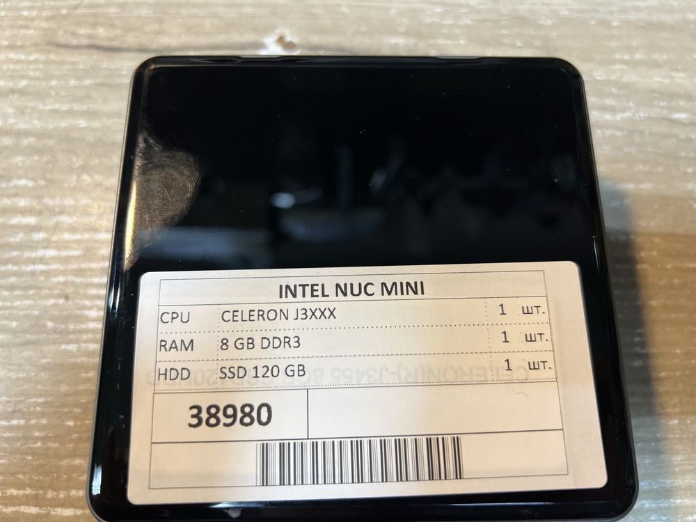 Міні кмпʼютер Nuc Intel