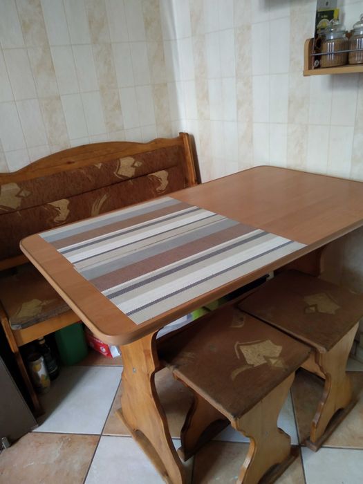 Stół kuchenny+ławka+taborety