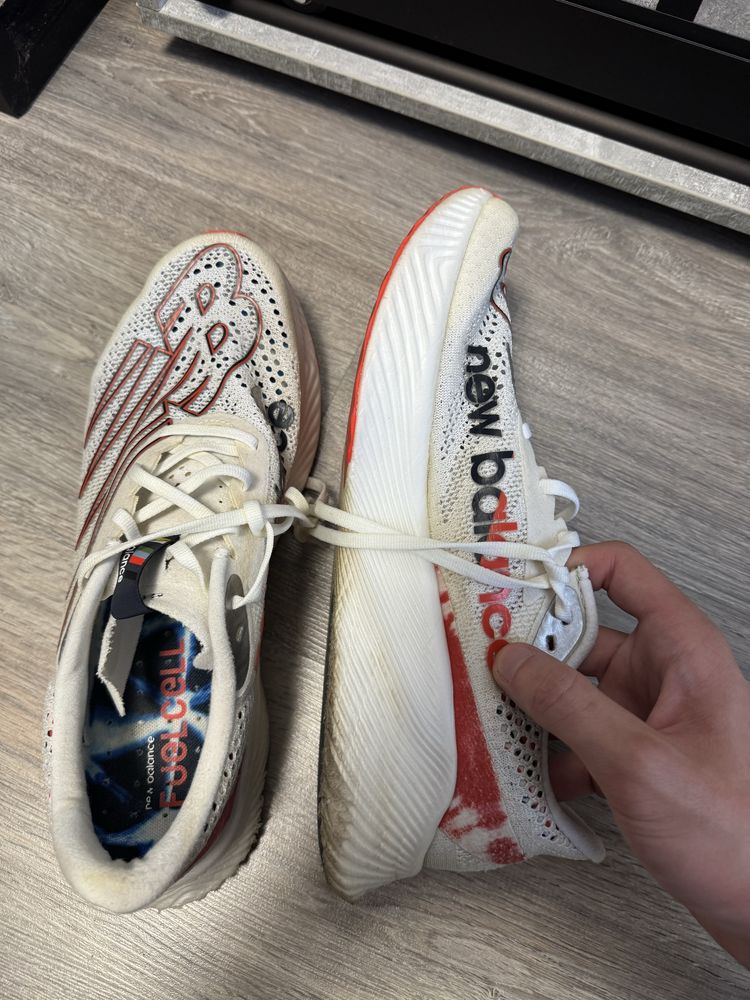 Кросівки New Balance FuelCell RC Elite v2