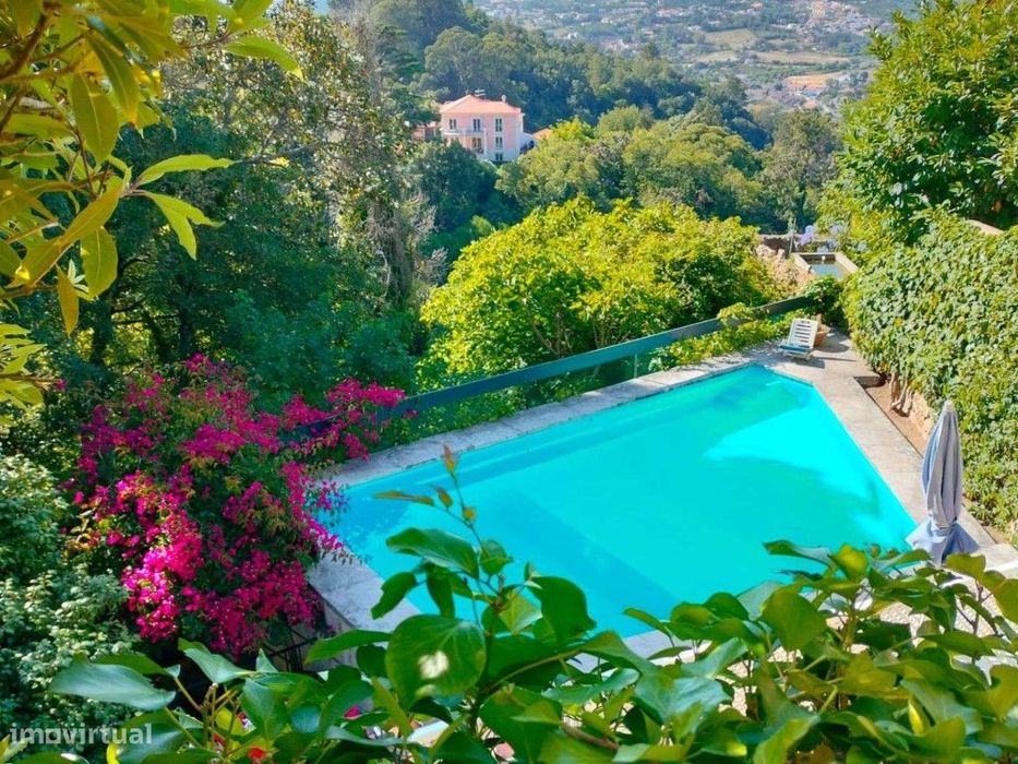 Moradia independente T5 com vista mar, jardim e piscina em Sintra