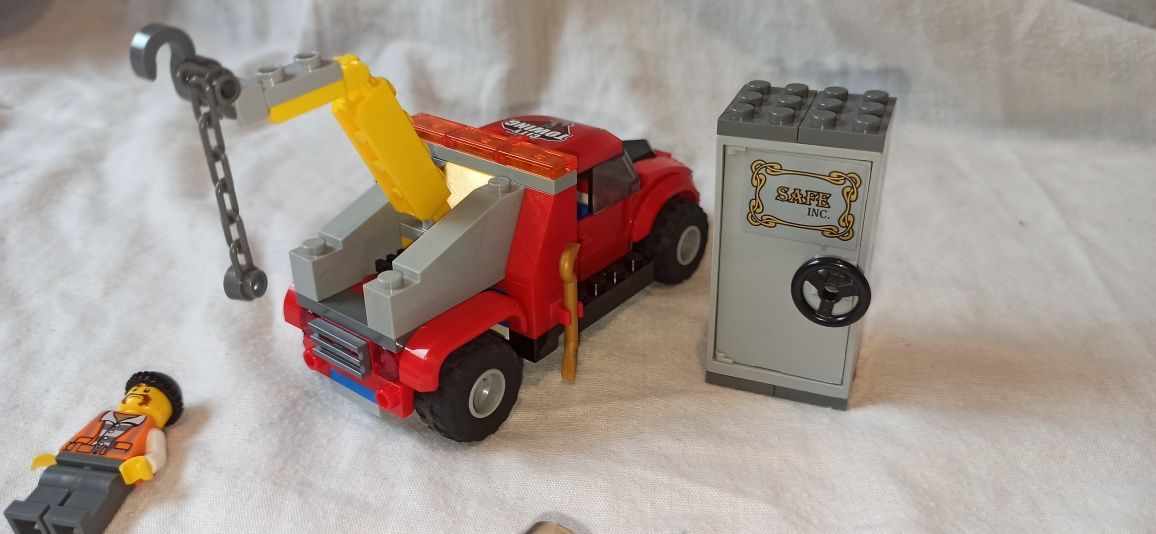 Lego City - 60137 Tow Truck Trouble