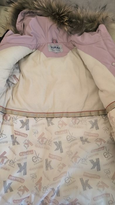 Парка на дівчинку