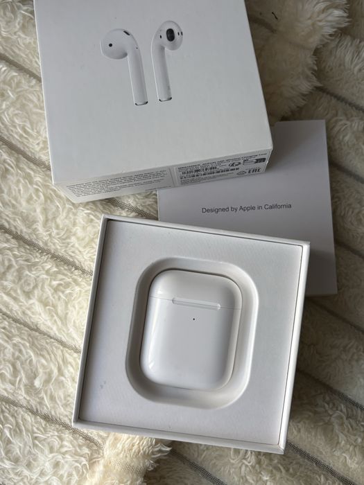 Оригінальний кейс AirPods