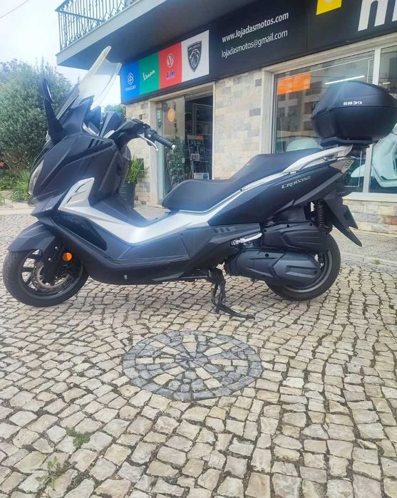 Cruisym 300 , revisão feita, pneus novos, top case