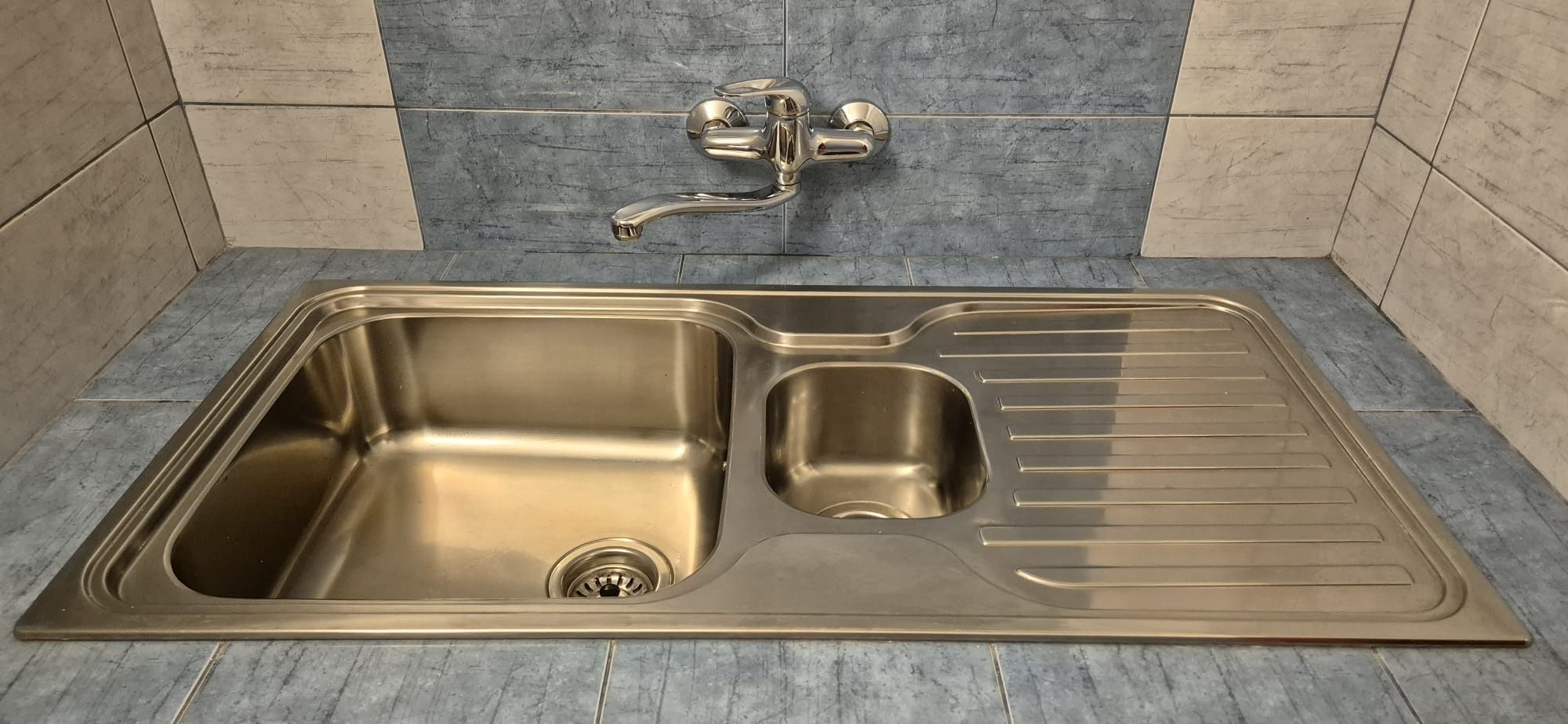 Wc, bidet, 2 umywalki i zlewozmywak