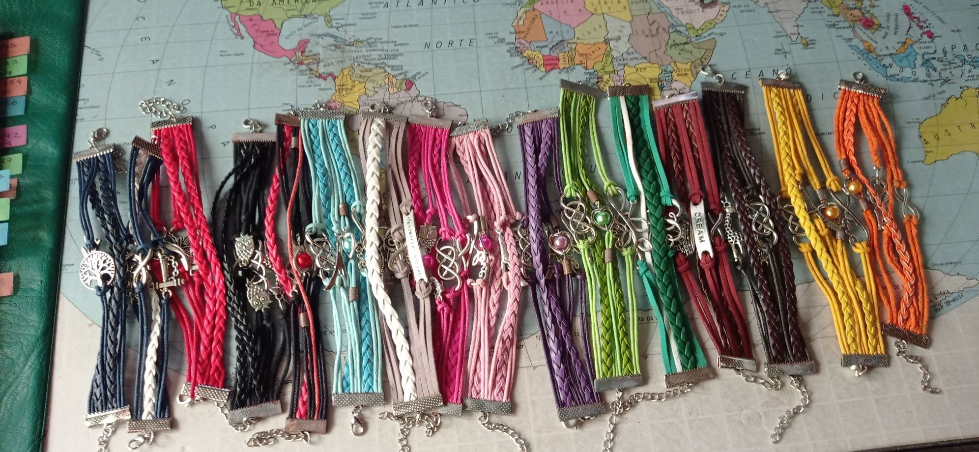 Lote de 16 pulseiras