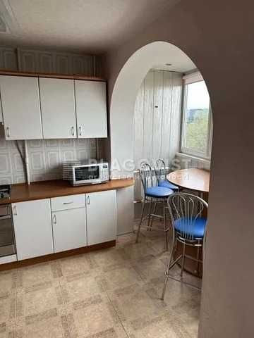 Березняківська 30, 3-кімн. квартира, гарний стан