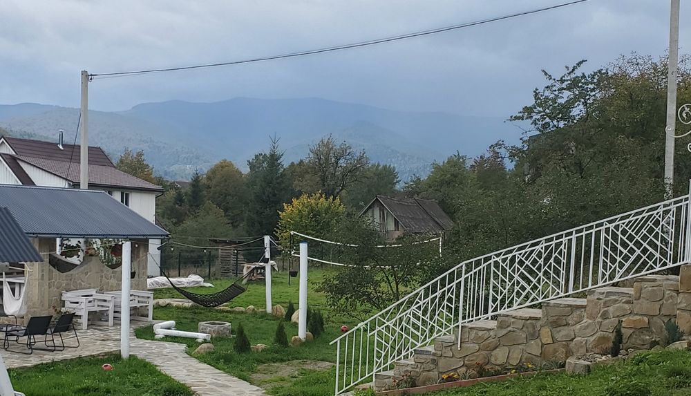 Котедж з чаном "Навпроти Маковиці" та окремі номери.