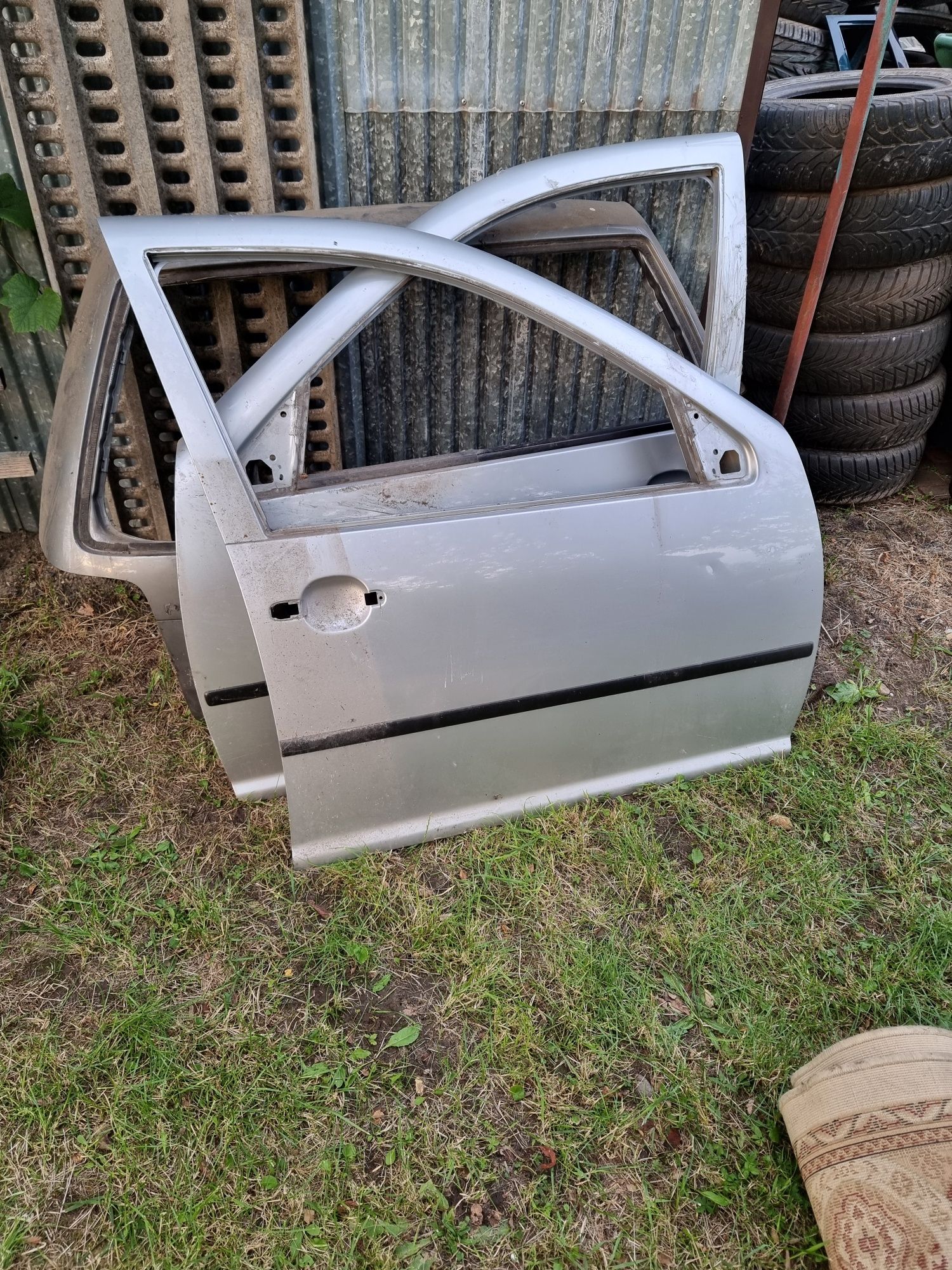 Drzwi przody l  i pr Golf IV