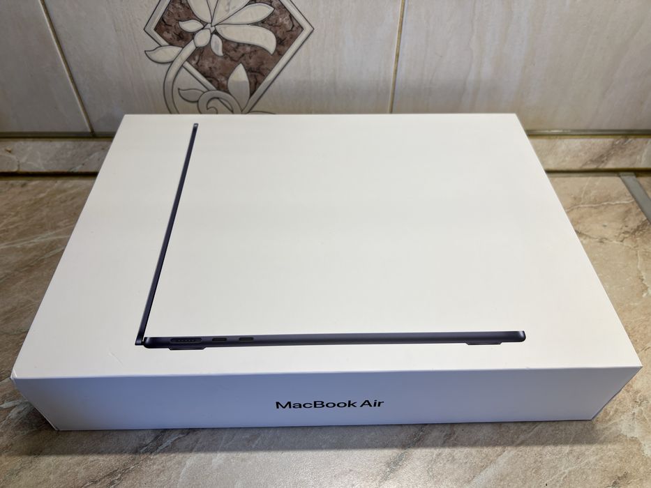 MacBook Air 13.6 M2 Midnight 16/256