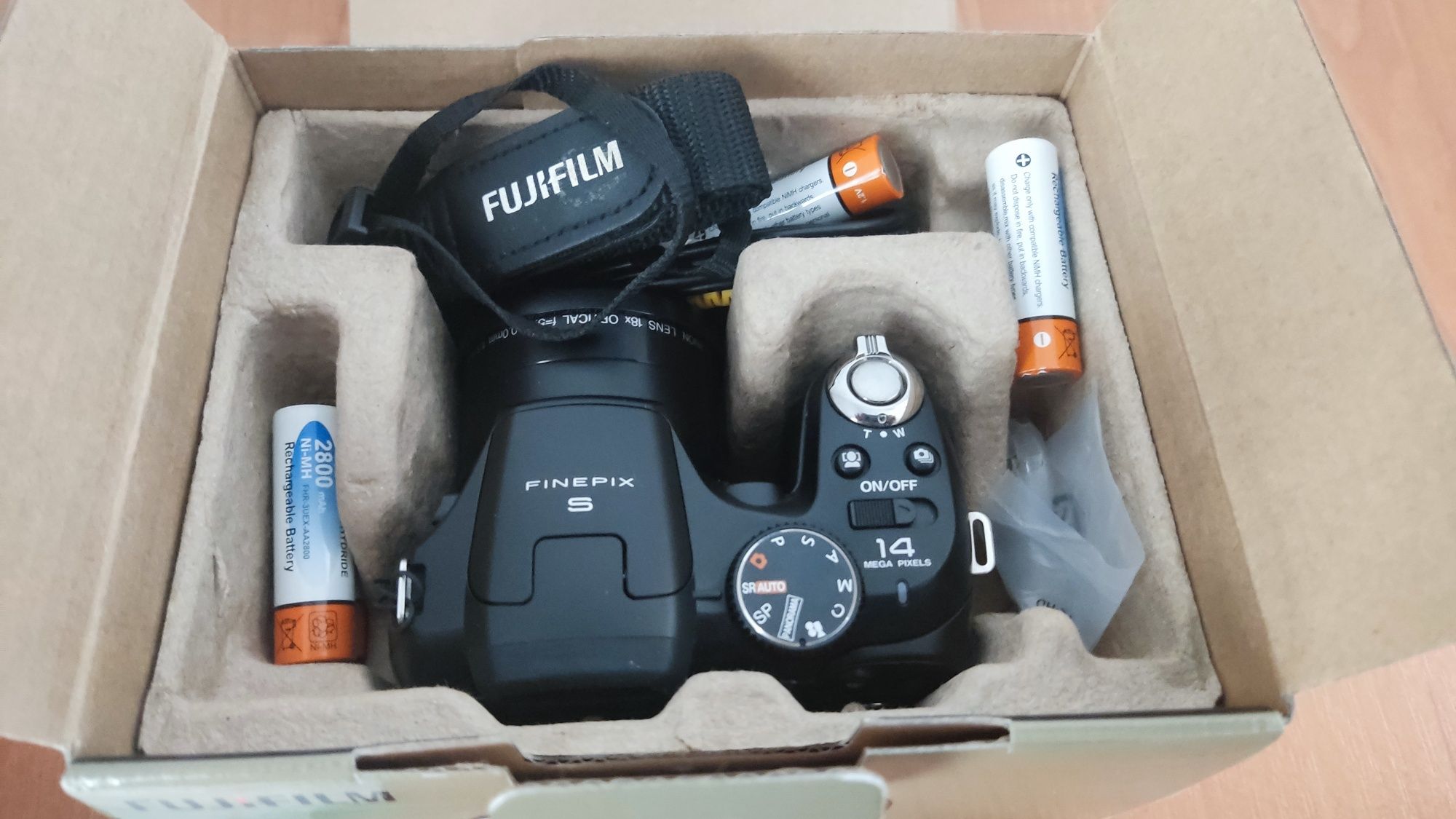 Фотоапарат Fujifilm FinePix S2980+картка 16gb+батарейки і сумка