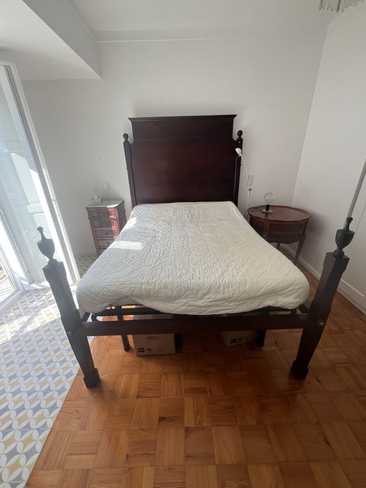 Cama articulada de casal em madeira maciça vintage