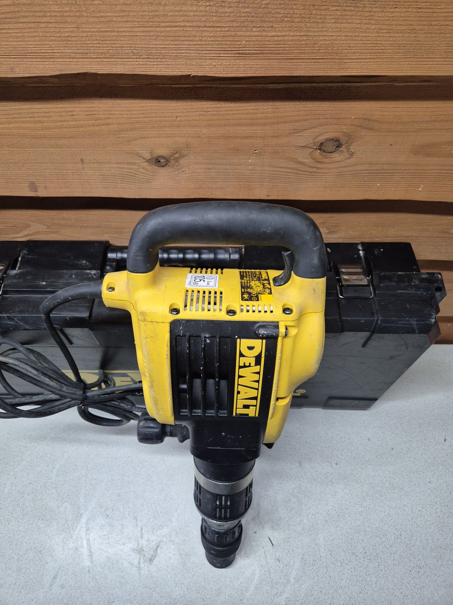 DeWalt Młot Wyburzeniowy SDS-MAX