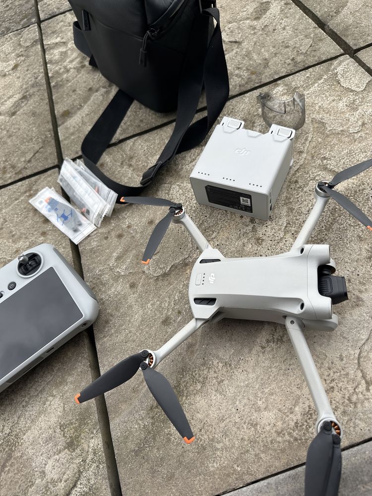 Dron DJI Mini 3 Pro RC  Fly more Combo