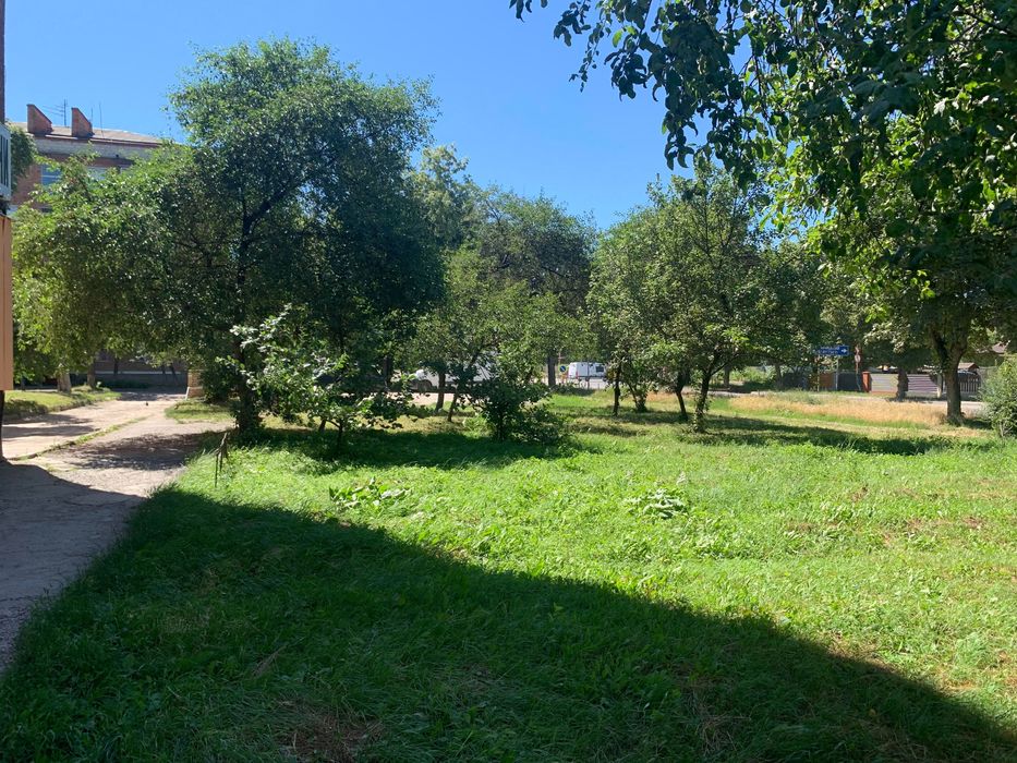 Продам комерційну земельну ділянку в городі під будівництво