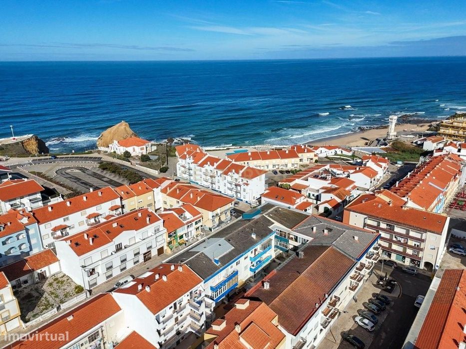 Sta. Cruz | T2 orientado Nascente/Poente | 79 m² | Garagem | Próximo P