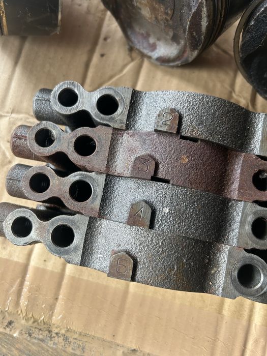 головка двигуна ліва,поршня,бугеля,toyota sequoia/LEXUS 5.7 3UR-fe