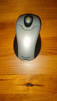 Conjunto de teclado, rato wireless e recetor de sinal Microsoft