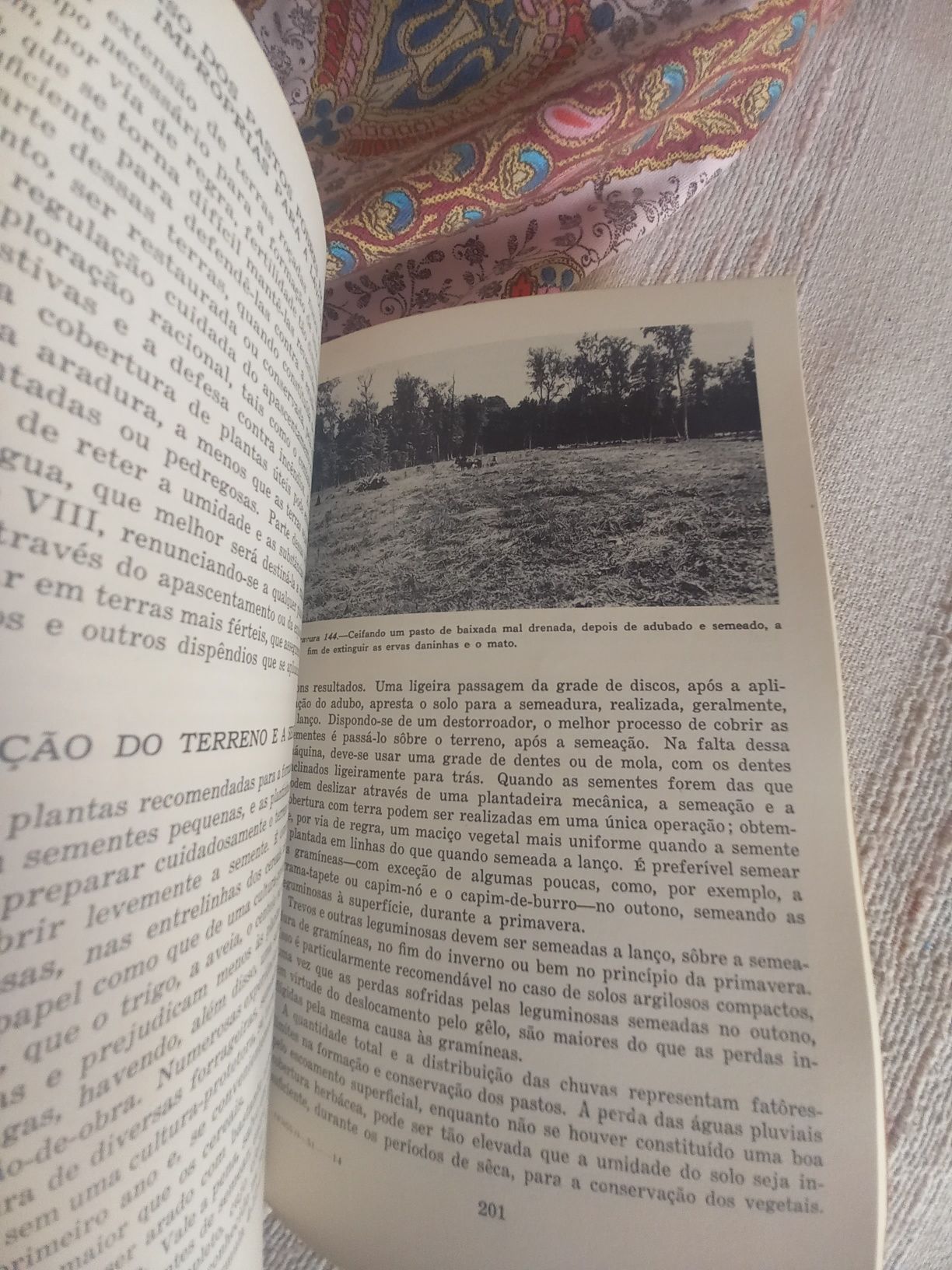 Manual de Conservação do Solo
Edição de 1 9 5 1