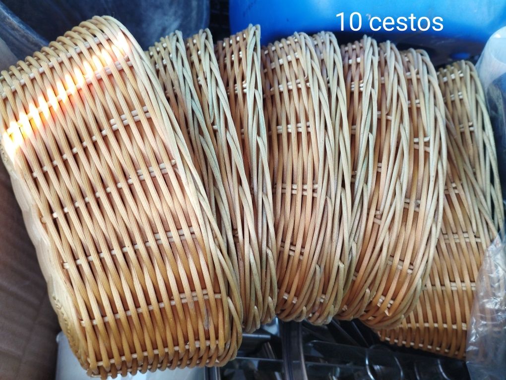 Vende se 10 cestos para pão