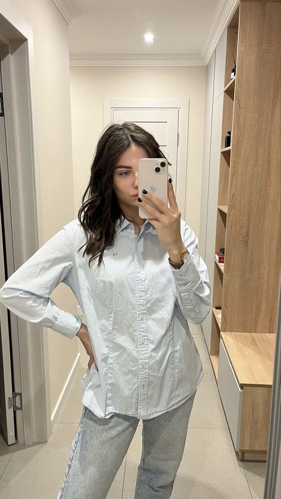 Блакитна сорочка в полоску