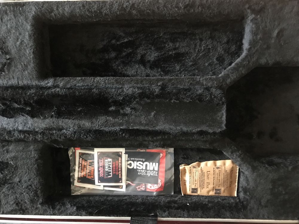 Кейс Ernie Ball Music Man 4980  Case for StingRay 4 or 5-String Ba