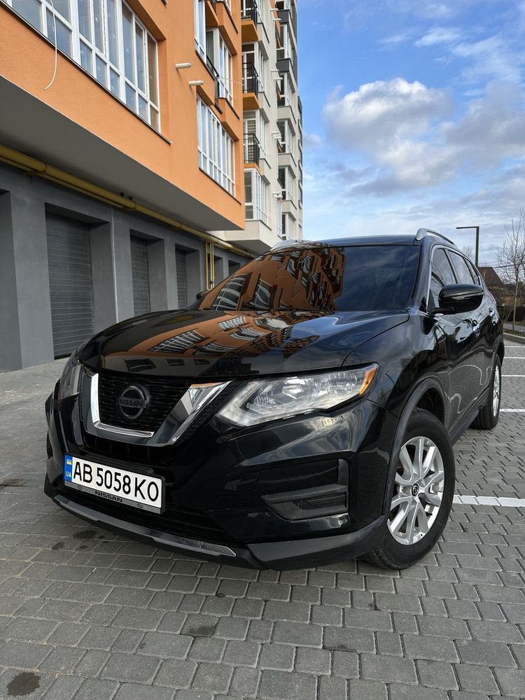 Nissan rogue SV AWD 2018