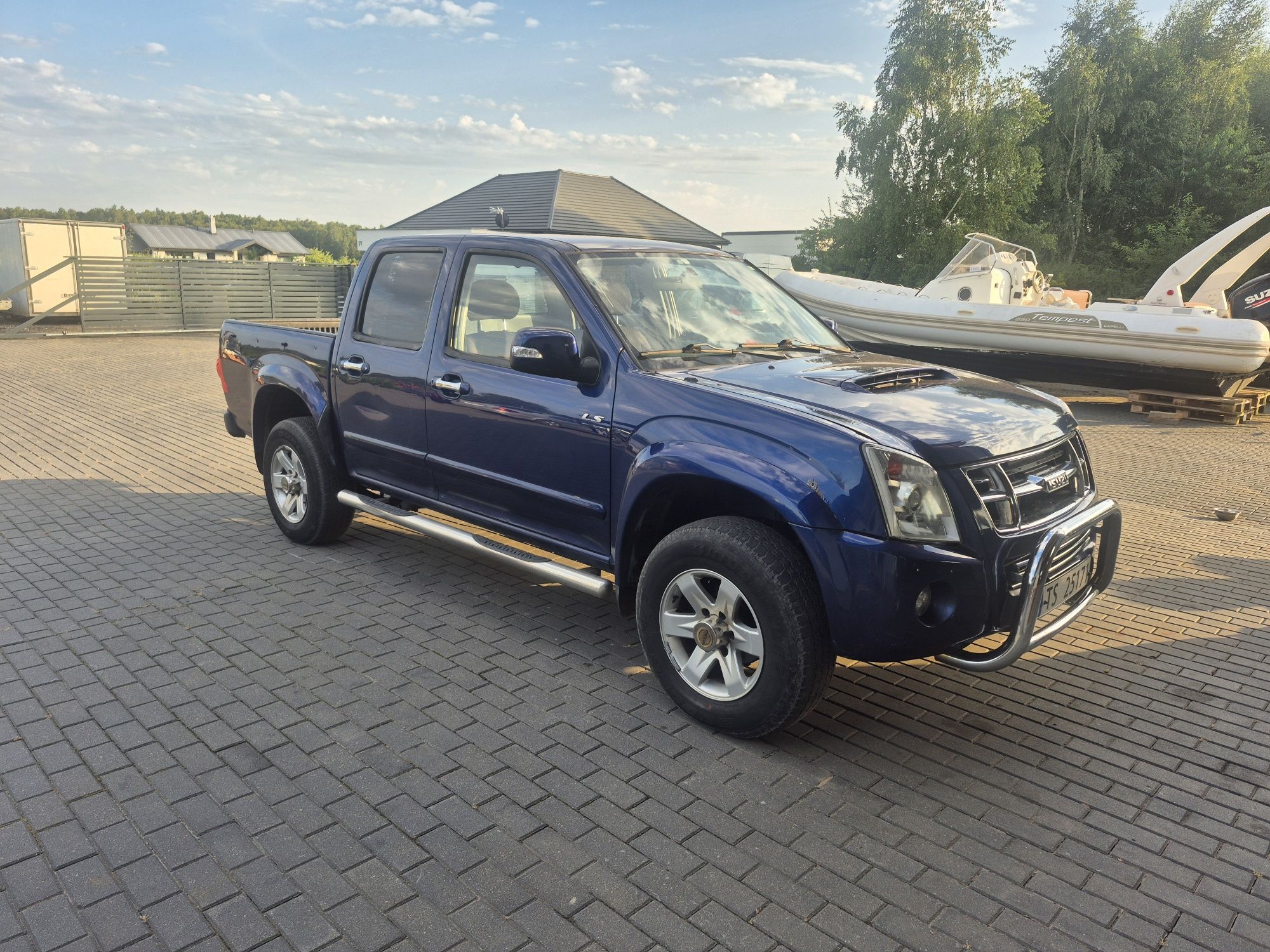 Isuzu d max .3.0 tdi automat. Rama ladna