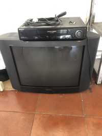 Vendo TV mais dvd marca Sony, para passar filmes a funcionar