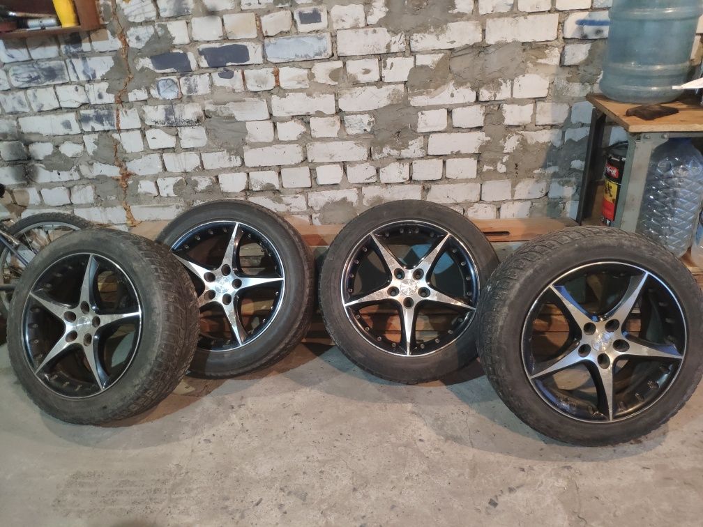 Диски с резиной R17.   5*114.3.  цо 67.1