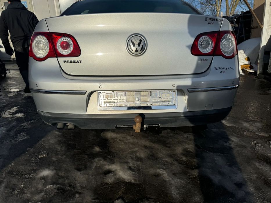 VW PASSAT B6 ZDERZAK TYŁ TYLNY SEDAN LA7W