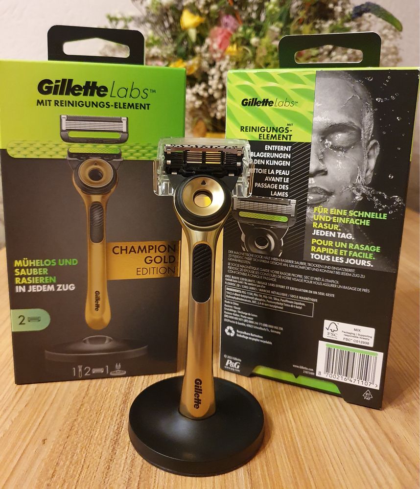 Бритва Gillette Labs с отшелушивающей полоской (магнитная подставка)