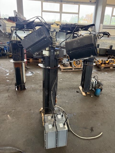 Maszt oświetleniowy telekopowy hydrauliczny używany