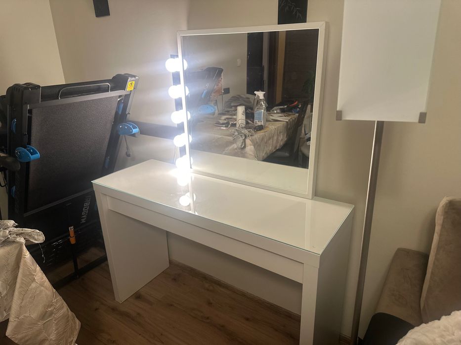 Toaletka, biurko z lustrem