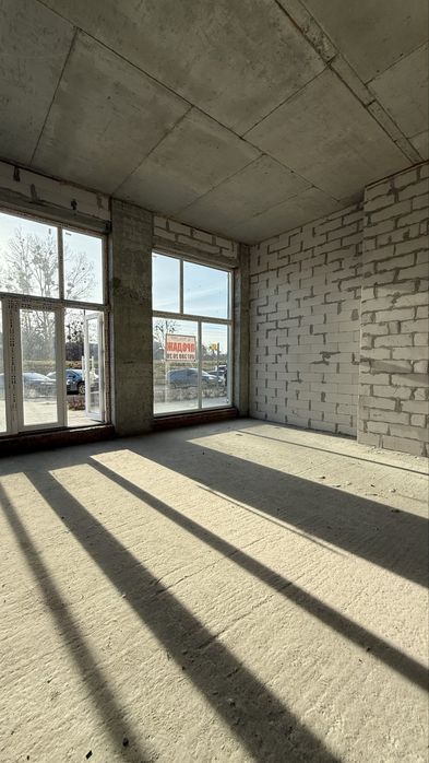 Продаж фасадного приміщення 168 м2 ЖК Ріел Сіті вул. Рудненська