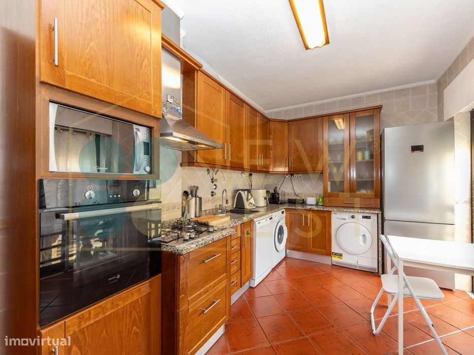 Apartamento T3 com garagem no Bairro São Gabriel em Setúbal