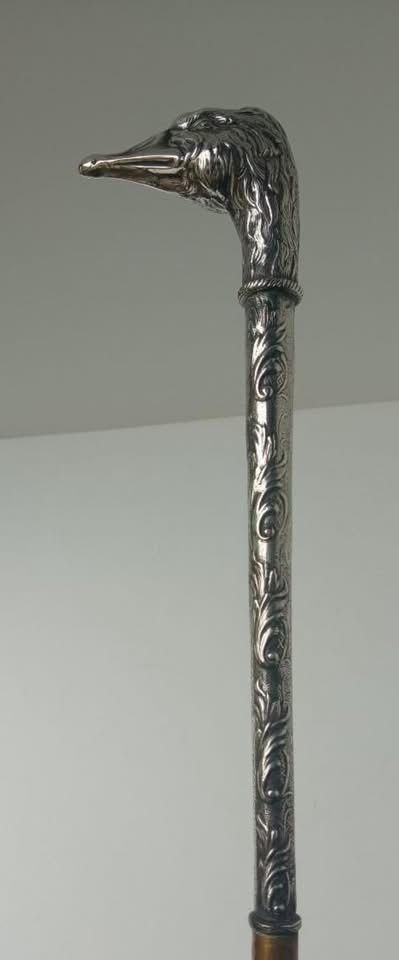 Bengala com 86 cm  Parte de cabeza toda em prata . Linda!