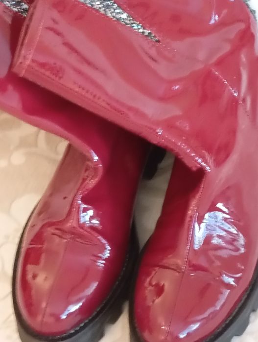 Botas em vinil e pele