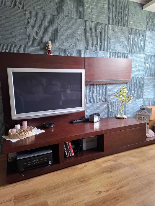 Meble ciemne z  drewna