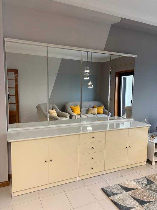 Móvel de Sala com Espelho