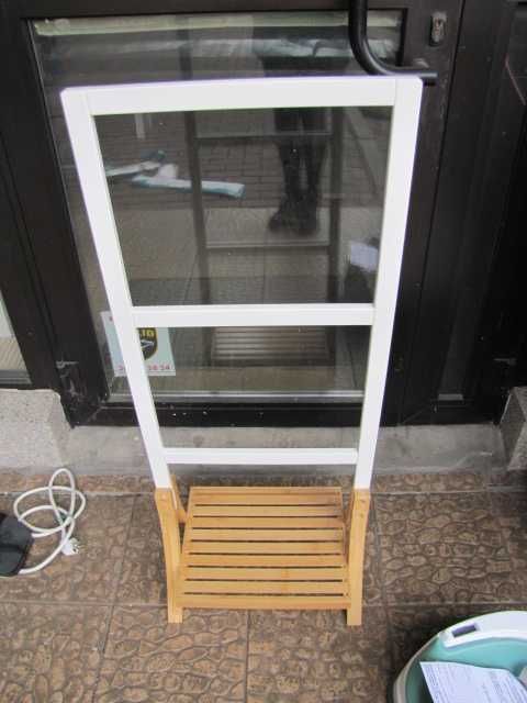 Relaxdays Wieszak na ręczniki stojący z 3 drążkami łazienkowy