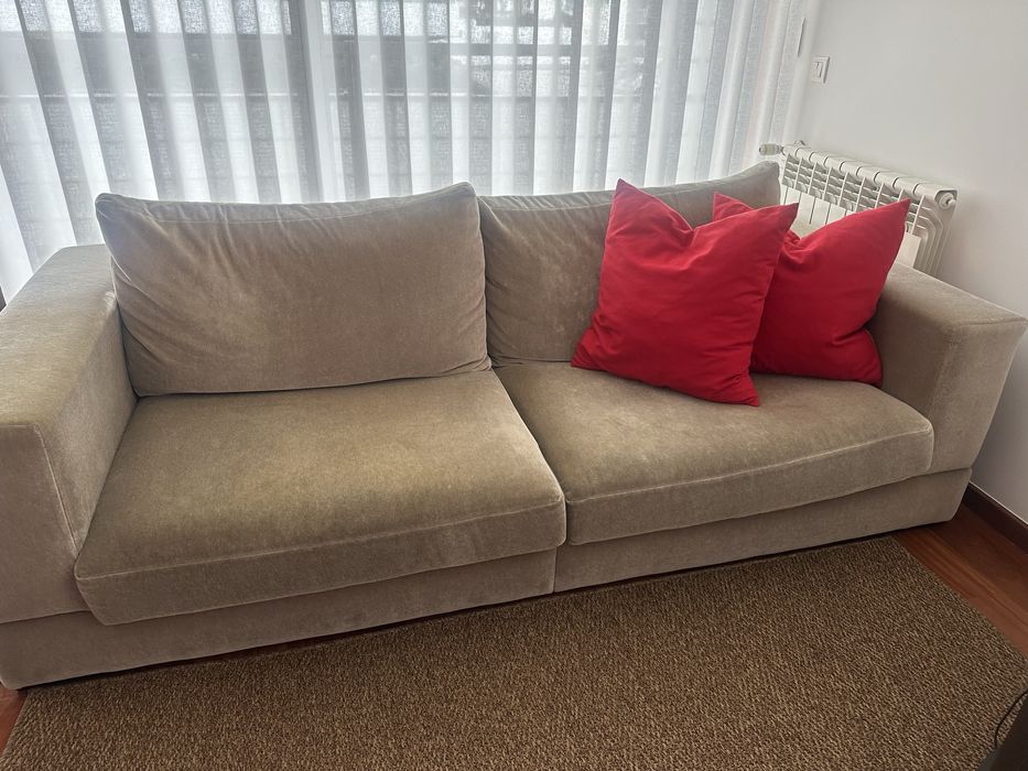 Sofa 2 lugares espacoso e confortavel