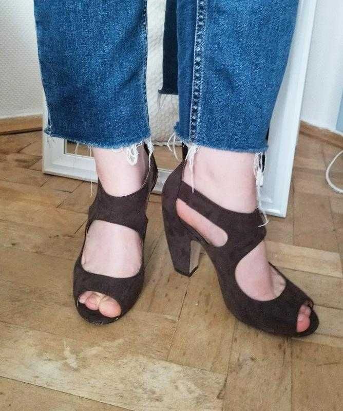 Туфлі-босоніжки в стилі ретро