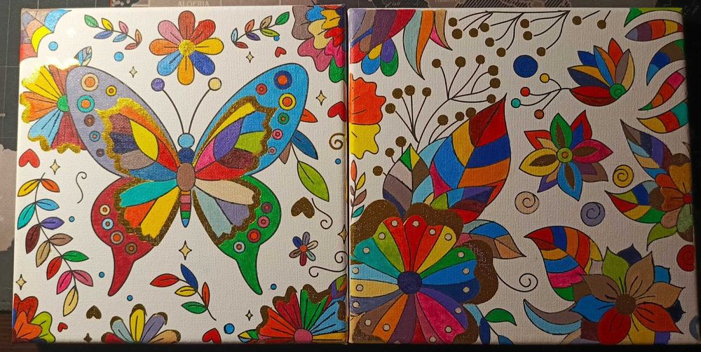 Kolorowe obrazy gotowe do powieszenia