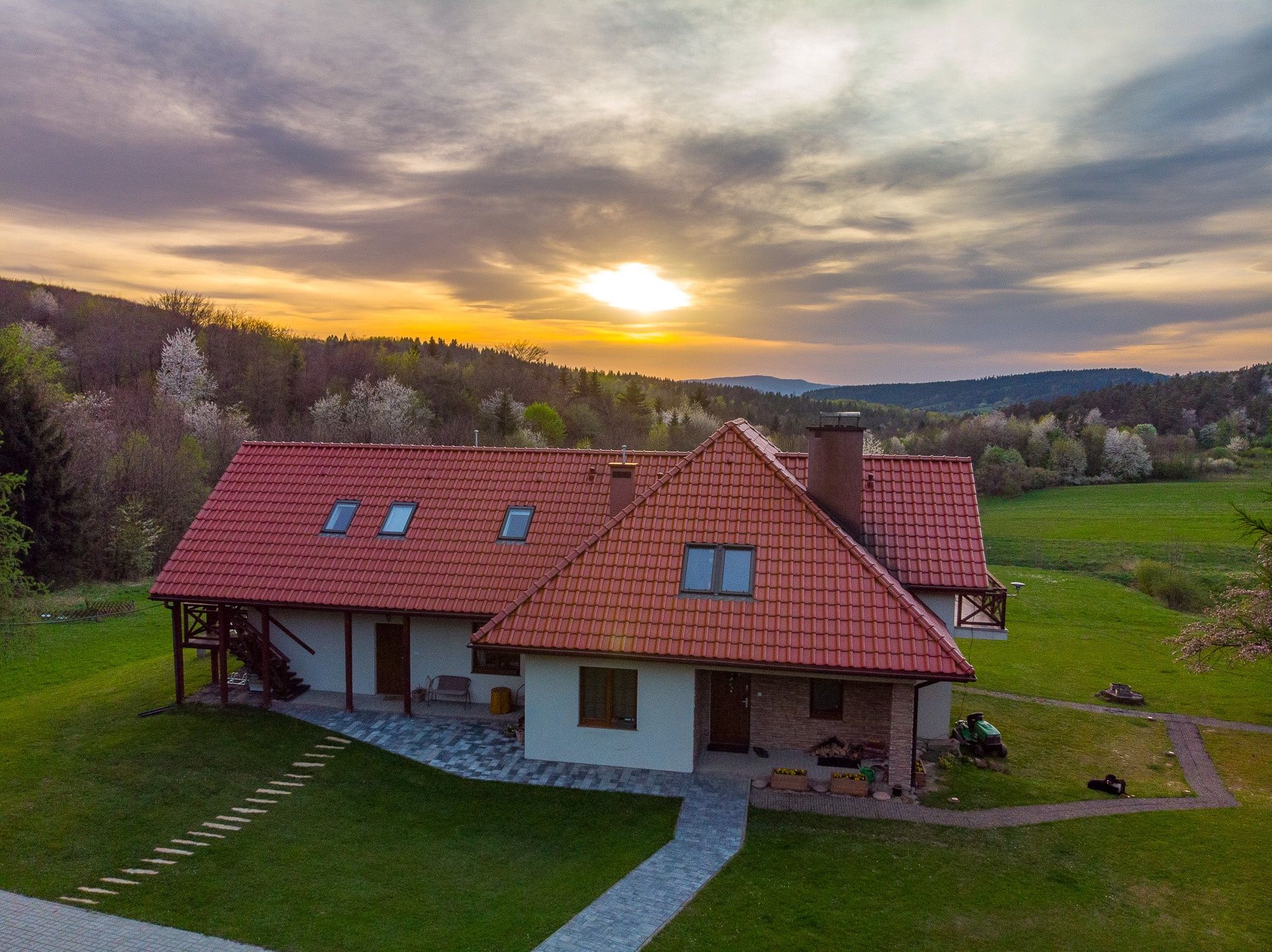 Beskid Niski siedlisko agroturystyka 2 domy sauna jacuzzi działka 5 ha