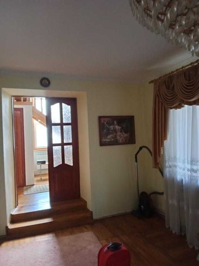 Здається будинок 100 кв.м, р-н Старого міста. Все є. Добрий стан.