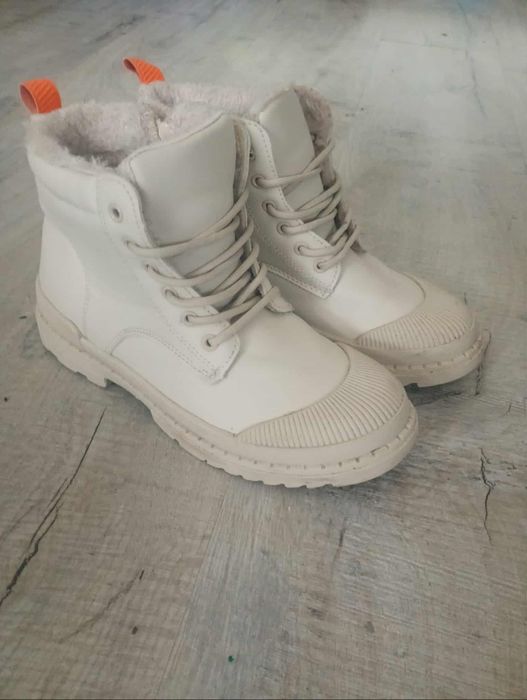 Buty zimowe, ocieplane 36 beż