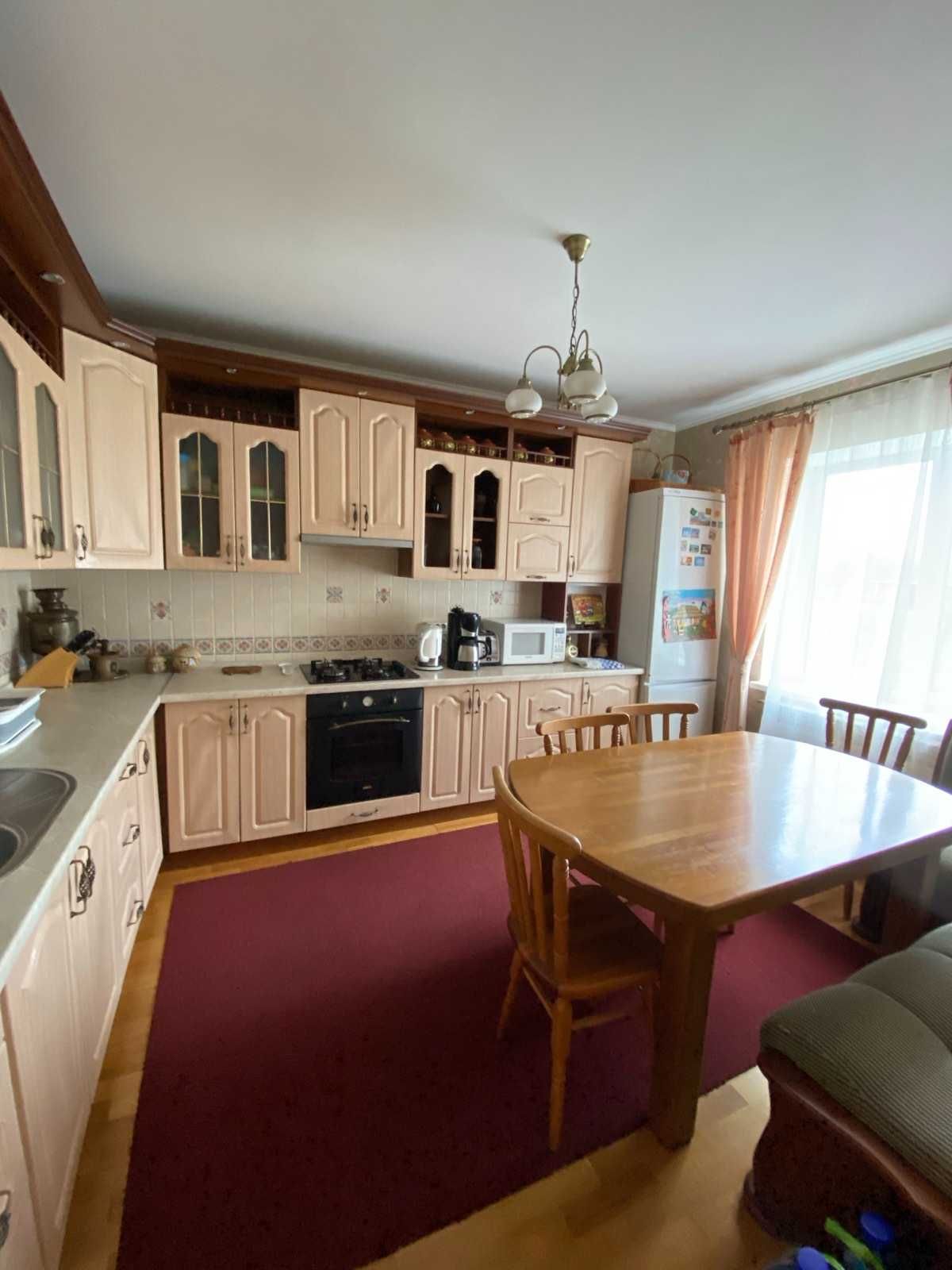 Продам житловий будинок 162 м кв 2-поверховий і ділянку 15 соток