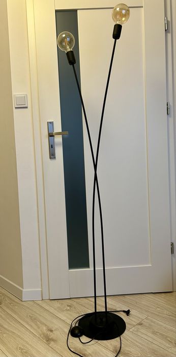 Lampa podłogowa w stylu loft czarna metalowa